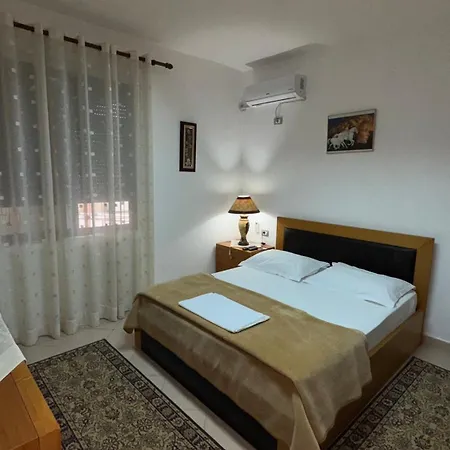Maksi Apartment
