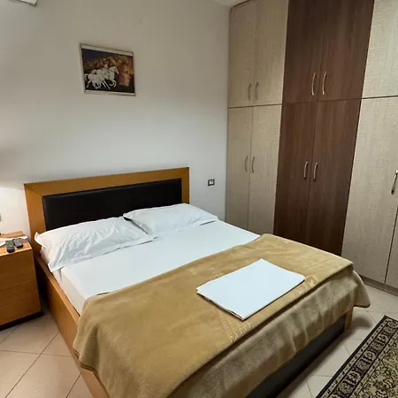 Maksi Apartamento Përmet
